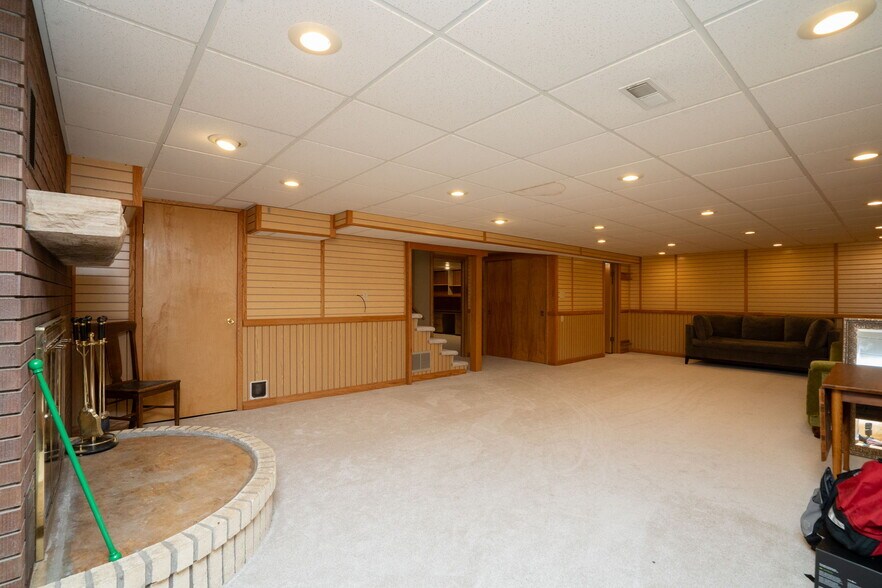 Building Photo - 1020 Cimmeron Dr