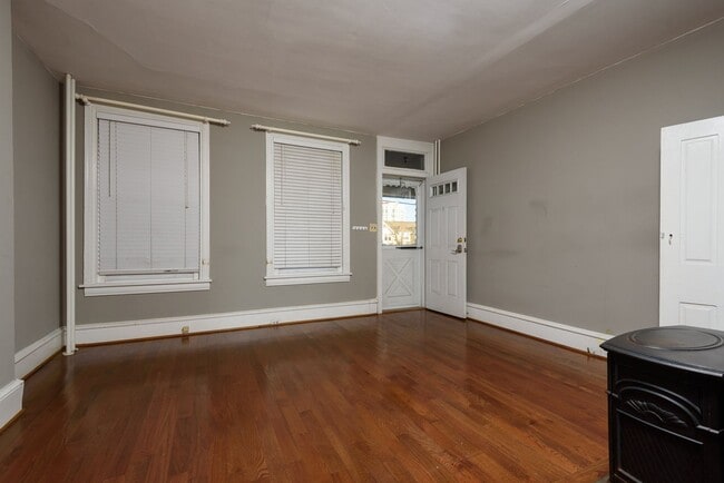 Building Photo - West Conshohocken 4 Bedroom 2 brick bath T...