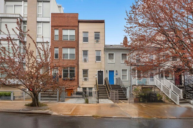 Building Photo - 325.5 4th St