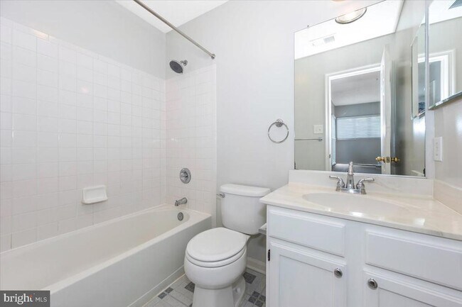 Building Photo - 6330 Bayberry Ct