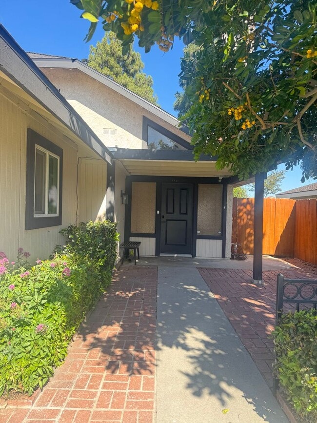 Building Photo - 4 Bed/3Bat
