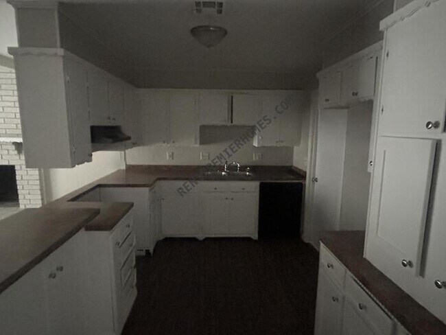 Building Photo - 9406 E 37th Ct