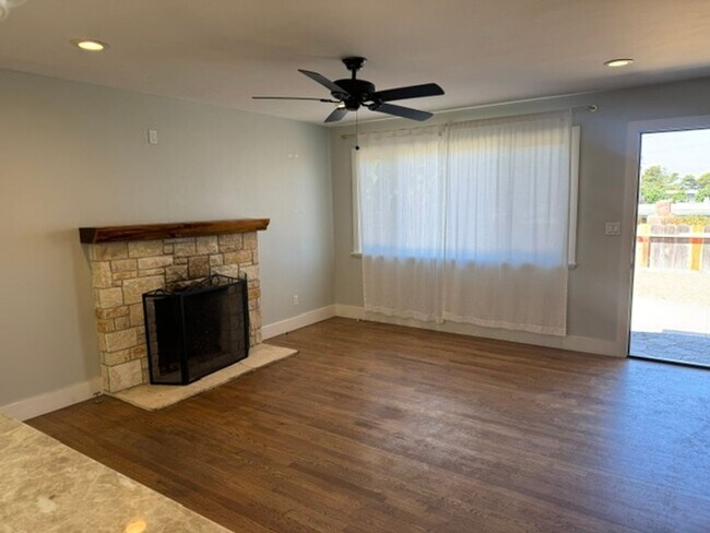 Building Photo - Great Three Bedroom One and 1/2 bath house in Seaside