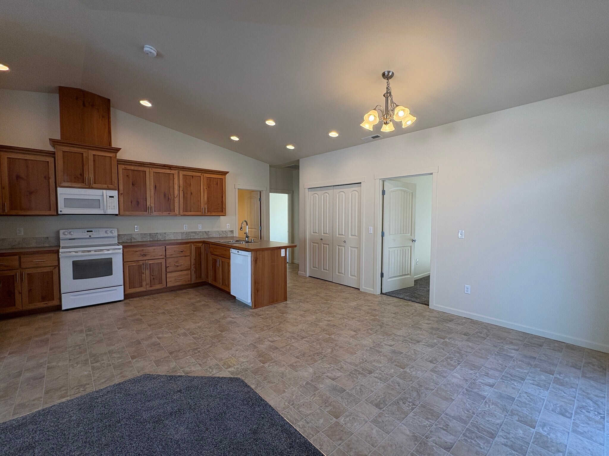 Building Photo - 1419 Springwater Ave