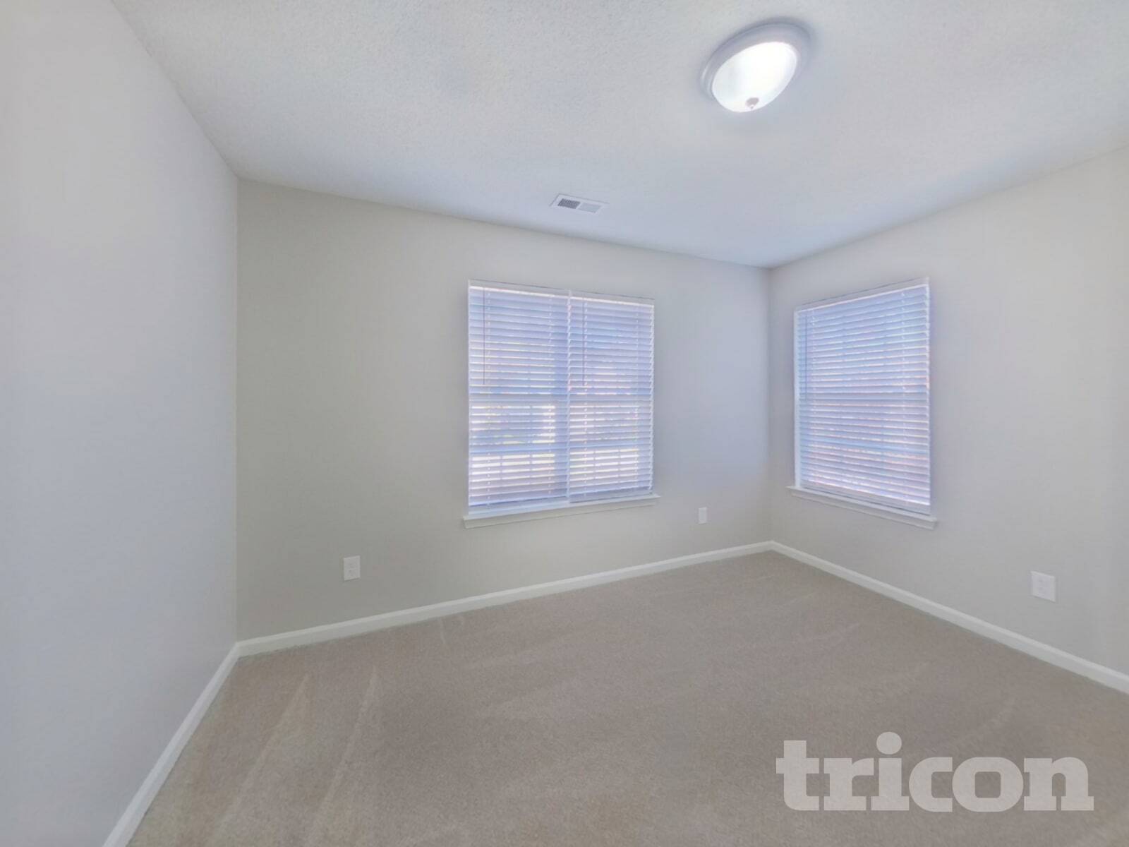 Building Photo - 1411 Hollythorne Dr