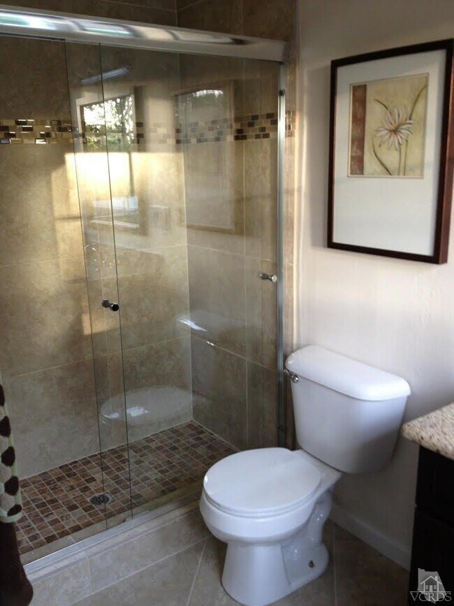 Building Photo - 2219 Scenicpark St