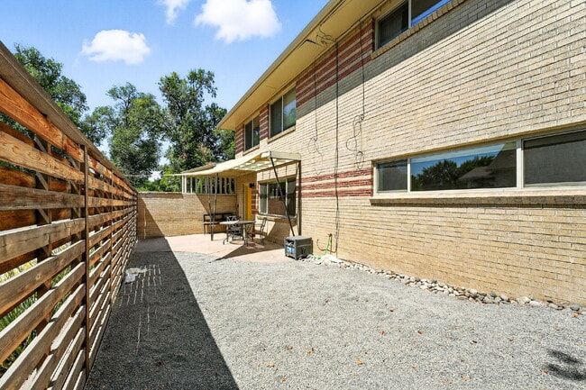 Building Photo - Great Property in the DU area!