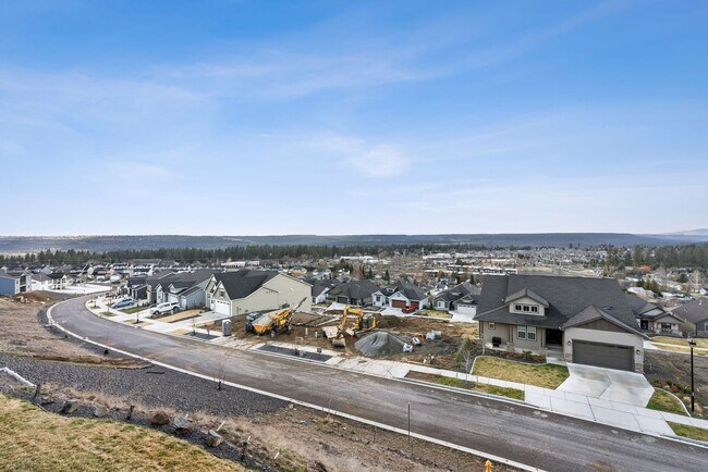 Building Photo - Luxury Four Bedroom with Breathtaking Views