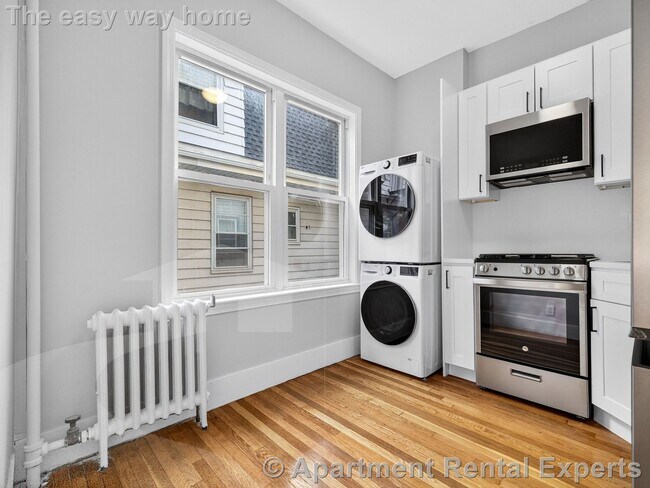 Building Photo - 1576 Cambridge St