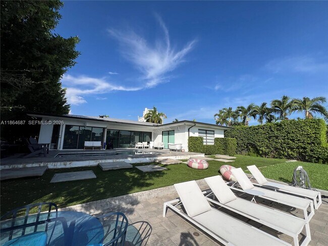 Building Photo - 2062 NE 121st Rd