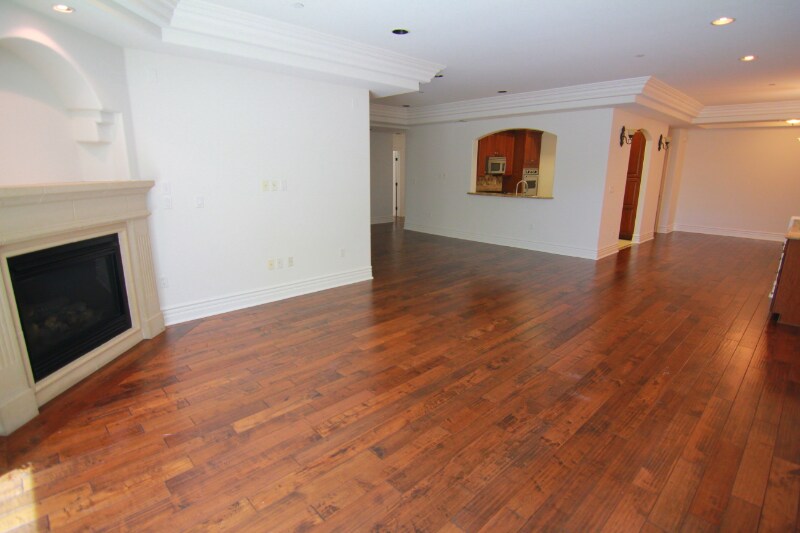 Building Photo - 10640 Woodbridge St