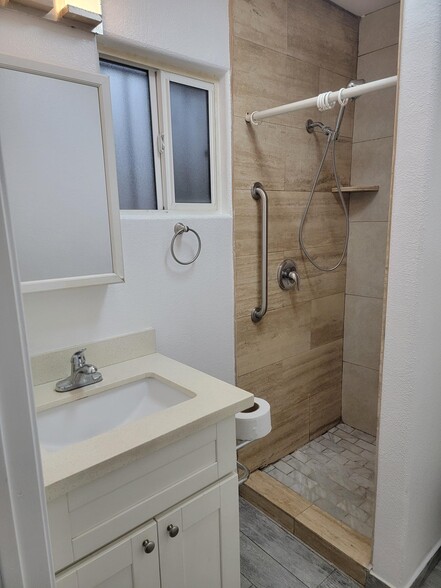 Bathroom - 1929 Vesta St
