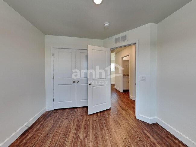 Building Photo - 678 W Bosal Dr