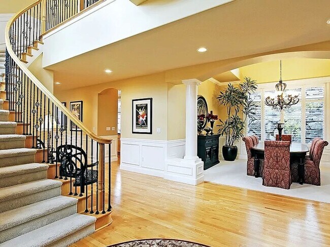 Building Photo - Spacious Sammamish Retreat | 4,184 SF Home on a Peaceful Cul-de-Sac