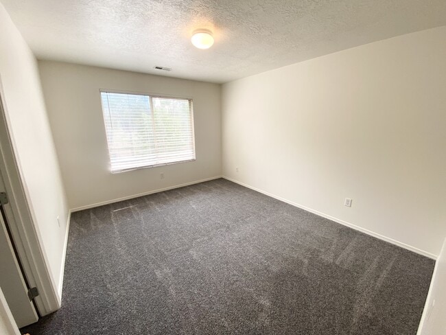 Building Photo - 1243 W 520 S