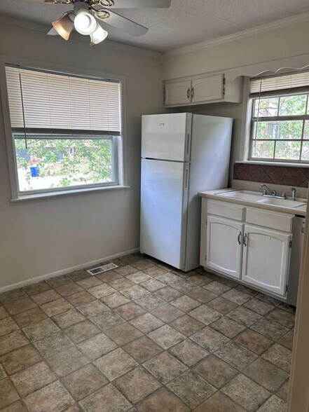 Building Photo - 10705 W 90th Terrace