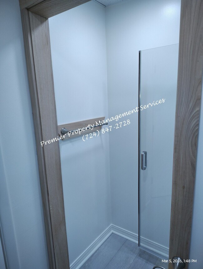 Building Photo - 906 Clyde St