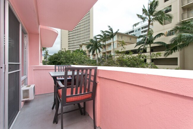 Building Photo - Remodeled boutique 1/1 unit furnished or u...