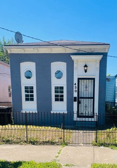Primary Photo - 430 E Caldwell St