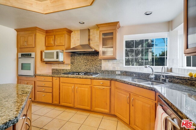 Building Photo - 3860 Cazador St