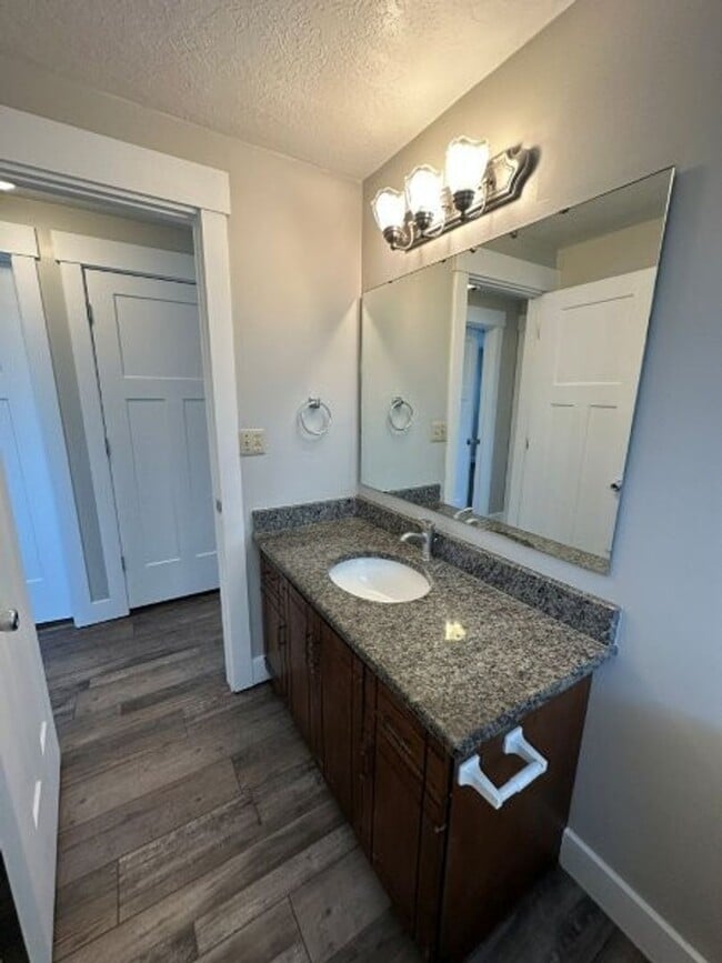 Building Photo - Light Up Your Summer – Get 3 Weeks Rent Fr...