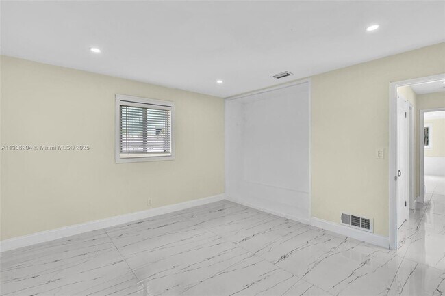 Building Photo - 1510 Coolidge St