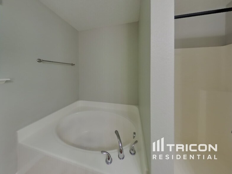 Building Photo - 15811 Surfbird Ct
