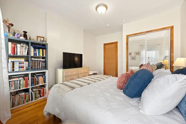 Building Photo - 228 Willow Ave