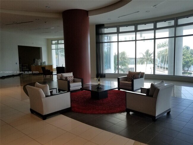 Building Photo - 300 S Biscayne Blvd
