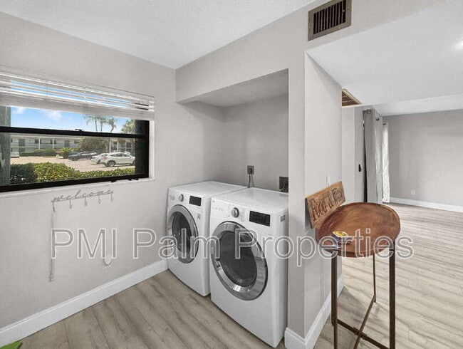 Building Photo - 1291 SE Parkview Pl