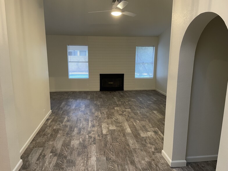 Building Photo - 8038 E McLellan Blvd