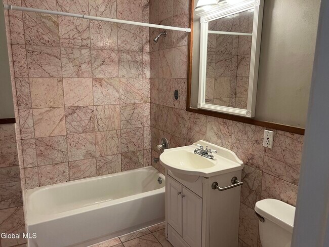 Building Photo - 5 Broadway