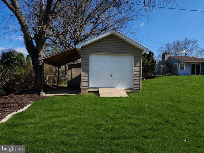 Building Photo - 739 Stouffer Ave