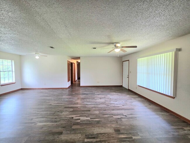 Building Photo - Open-Concept Brick Home - Cantonment