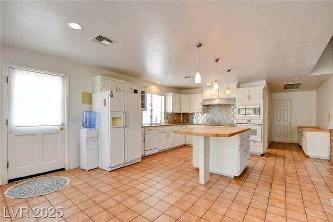 Building Photo - Fabulous Ranch-Style Home on Over Half an Acre – No HOA!