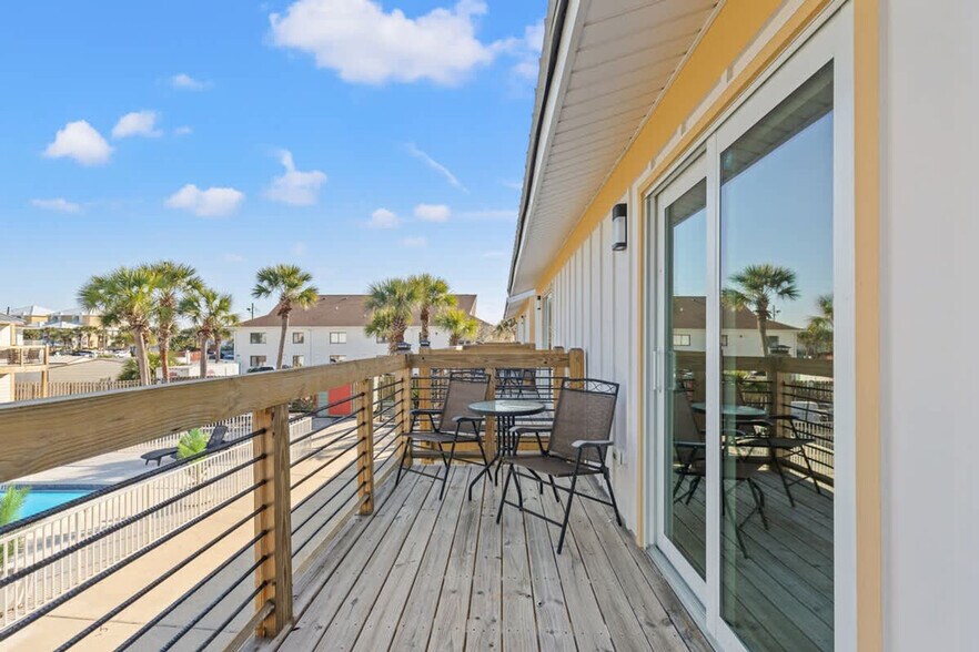 Building Photo - 8115 Thomas Dr