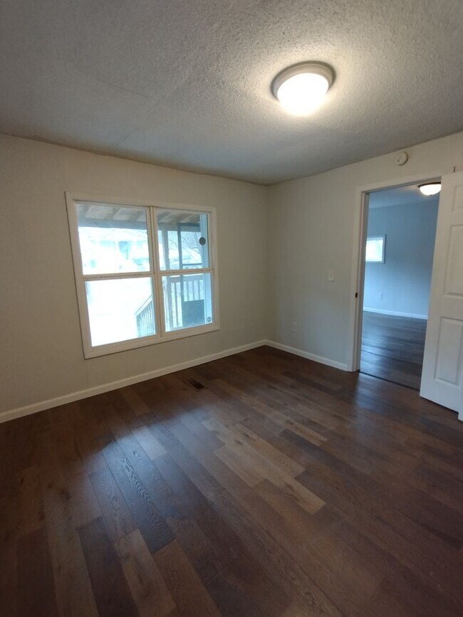 Building Photo - Newly Remodeled House in Rossville