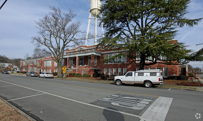 Building Photo - Dallas High School Apartments