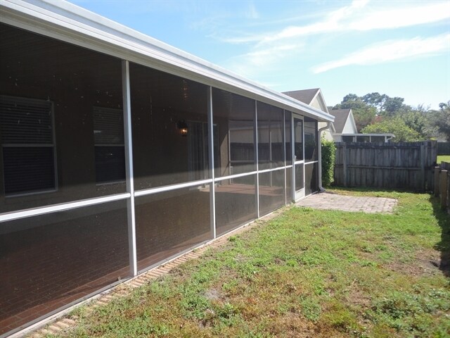 Building Photo - 13137 Carrollwood Creek Dr