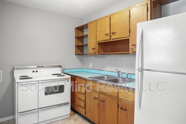 Building Photo - 819 Hadley Rd