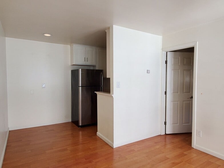 Building Photo - 255 N Third St