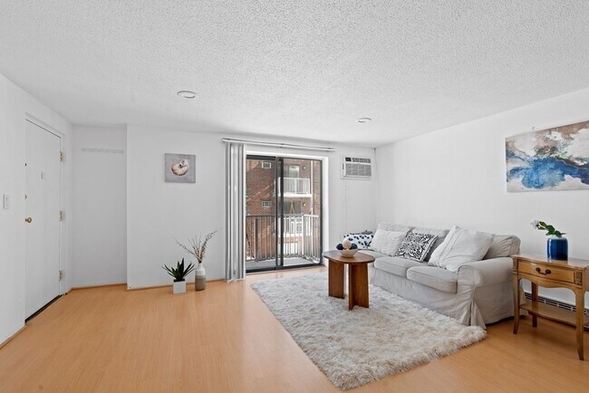 Building Photo - 1186 Worcester Rd