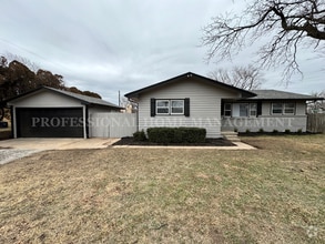 Building Photo - Charming 4-Bedroom Home with Large lot!