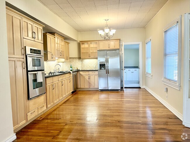Building Photo - 4300 Calmont Ave