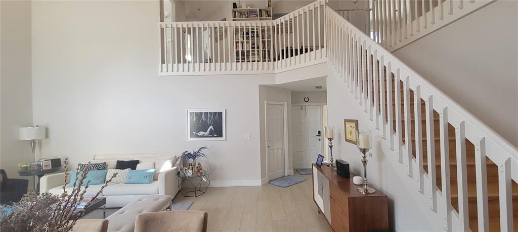 Building Photo - 1055 Yellow Birch Ter