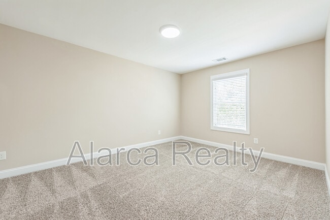 Building Photo - 1020 Ridgehaven Rd