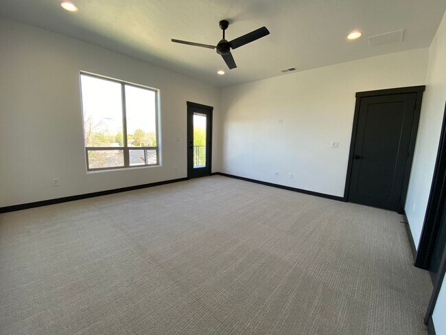 Building Photo - Close to Micron, 3 Bedroom 3 bath w/ a Million Dollar View!