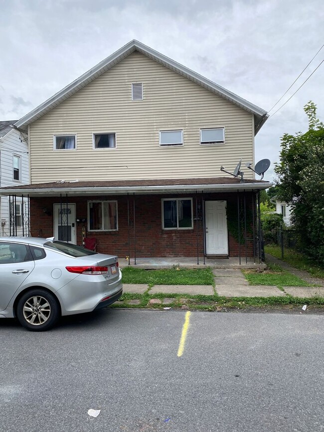 Building Photo - 2013-2015 Margaret Ave