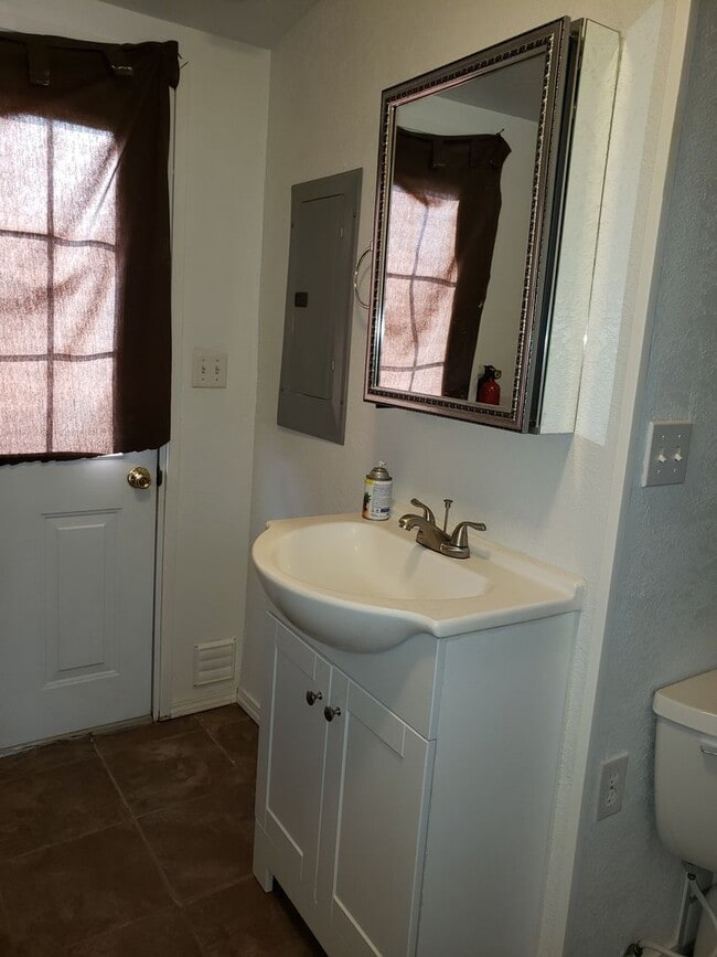 Building Photo - 3 bedroom 2 bath Mobile-home in Hayden