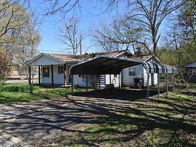 Building Photo - 610 N Fir St